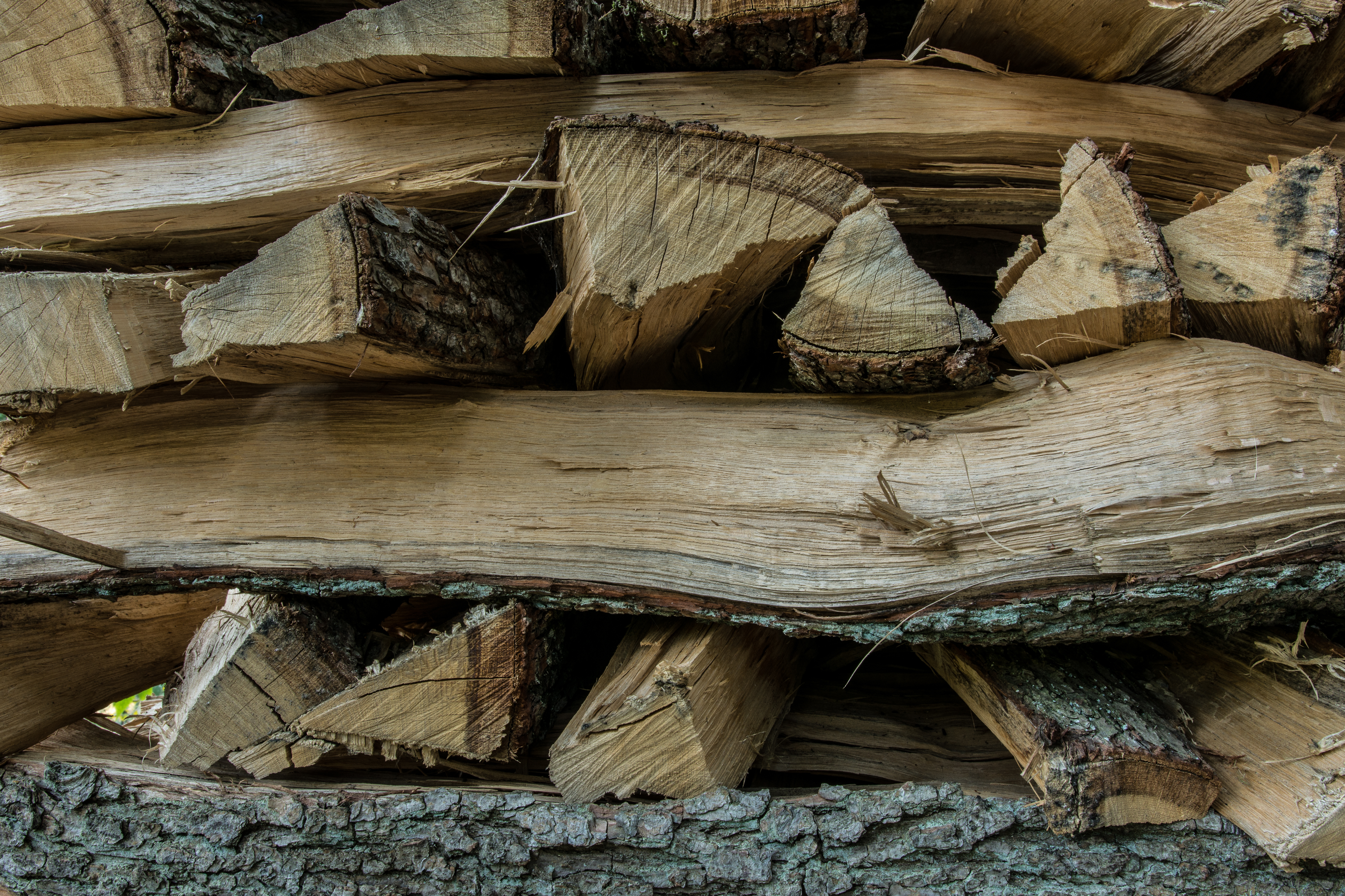 Piec na drewno i ekogroszek – jaki wybrać?